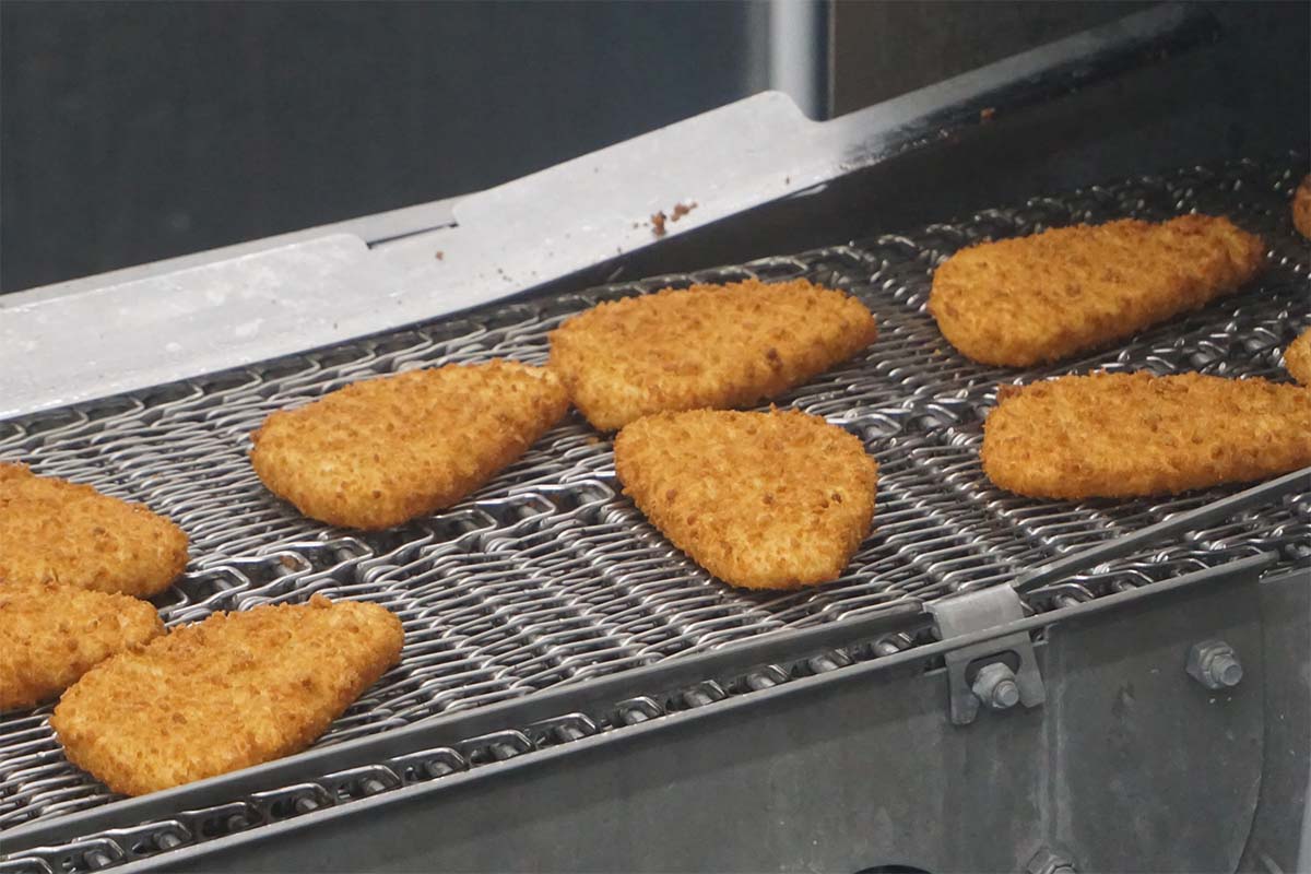 Breaded chicken on a Marlen fry line